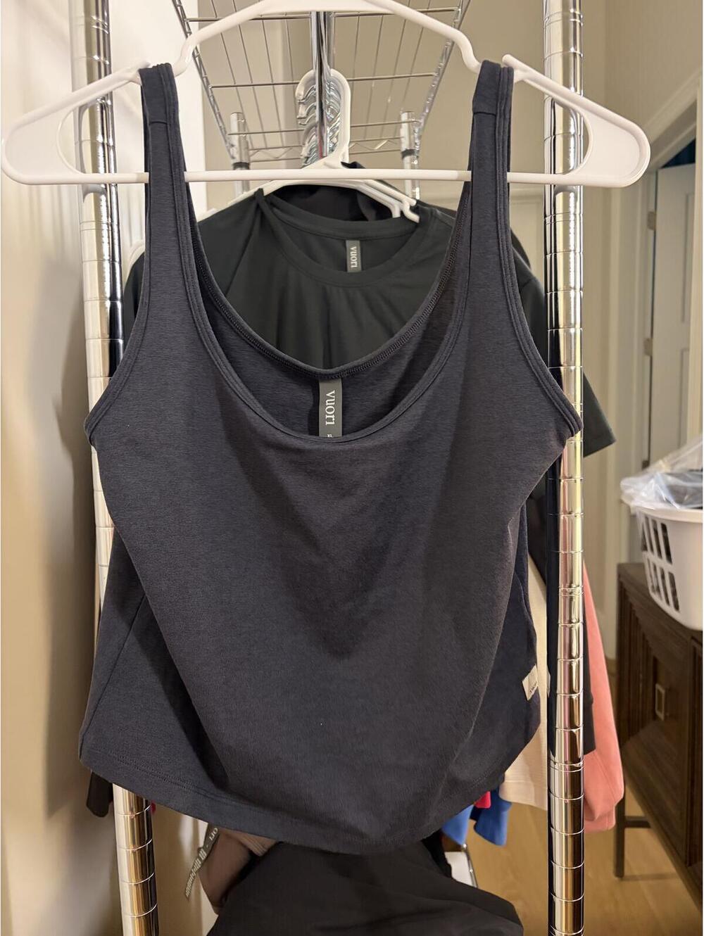 Vuori Women's Tank size XL